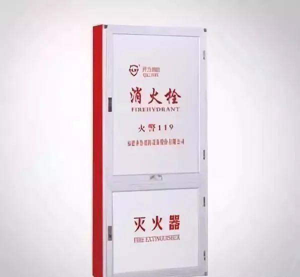 室內(nèi)消火栓箱內(nèi)一般應(yīng)配置什么？
